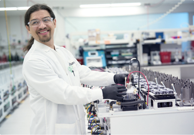 culture-smiling-lab-tech